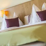 Gastein - Ganzjaehrig Inklusive Alpentherme Gastein & Sommersaison Inklusive Gasteiner Bergbahnen 3*