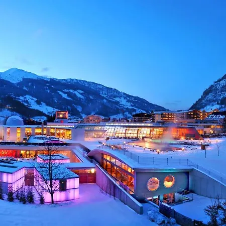 호텔 Gastein - Ganzjaehrig Inklusive Alpentherme Gastein & Sommersaison Inklusive Gasteiner Bergbahnen 3*